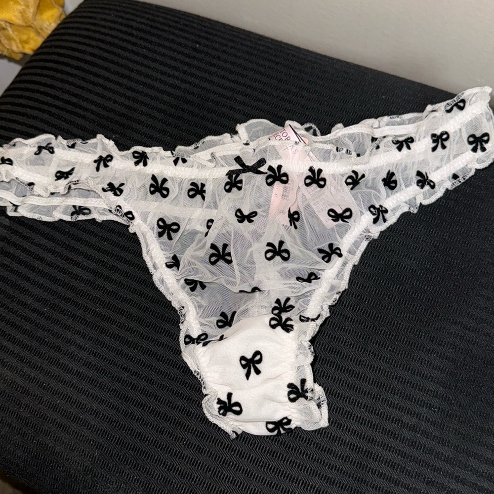 NWT size med sexy Victoria’s Secret thong